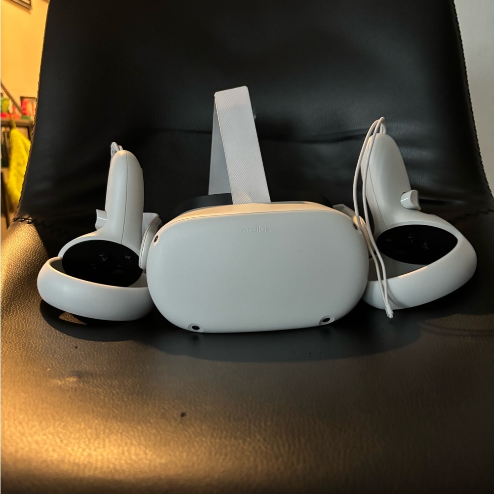 OCULUS META QUEST 1 VR GAMING HEADSET - Picture 2 of 4